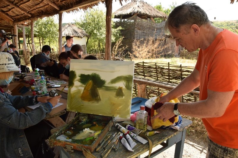 Образотворчому мистецтву підлітків з пластового табору вчили у селі Маяки Слов’янського району