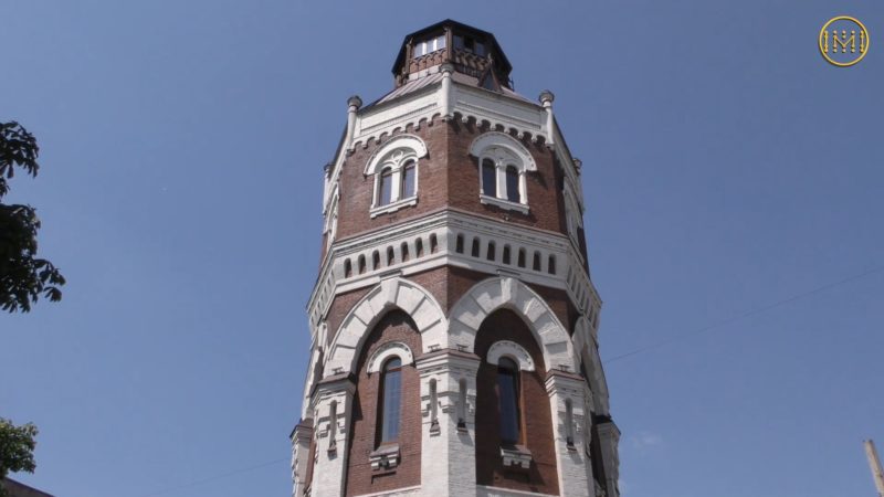 Культурно-туристичний центр зі старої вежі у Маріуполі