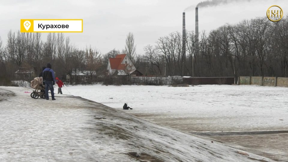 У Кураховому парк вже відновлюють, на черзі стадіон