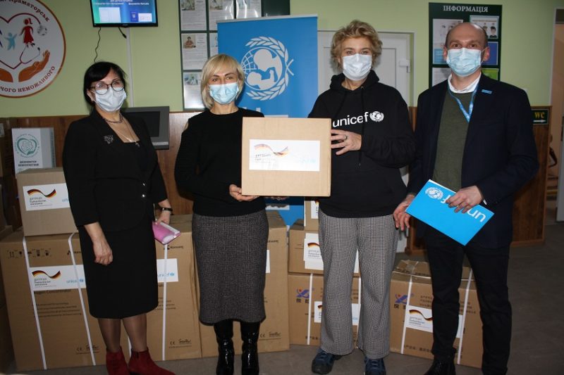 Донеччина отримала від UNICEF кисневі концентратори для перинатального центру