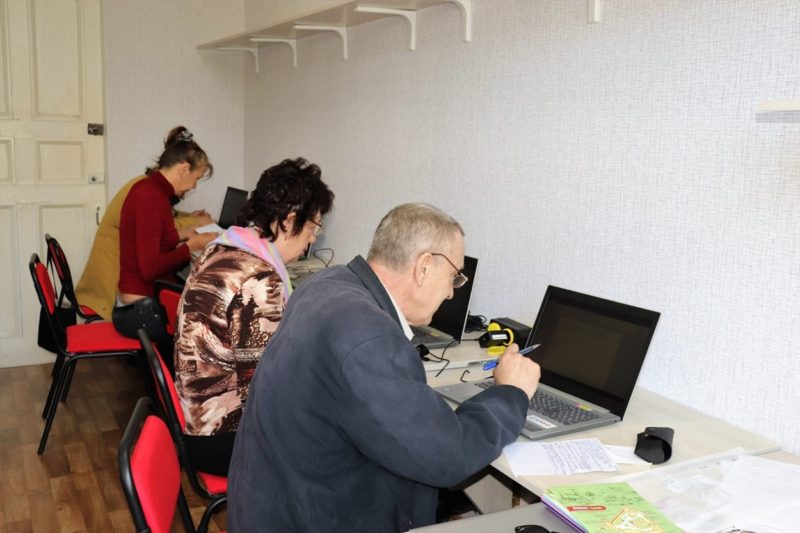 Як на сході України опановують комп’ютерну грамотність у віці за п’ятдесят