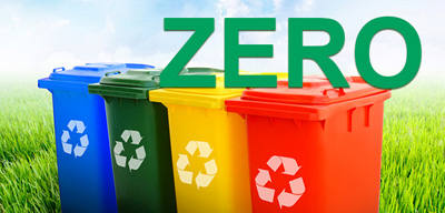 Чотири різнокольорові баки для роздільного збору сміття. Зверху напис «ZERO».