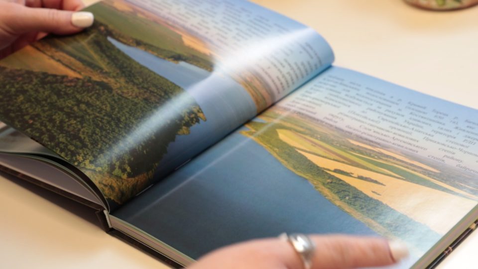 розгорнута книга