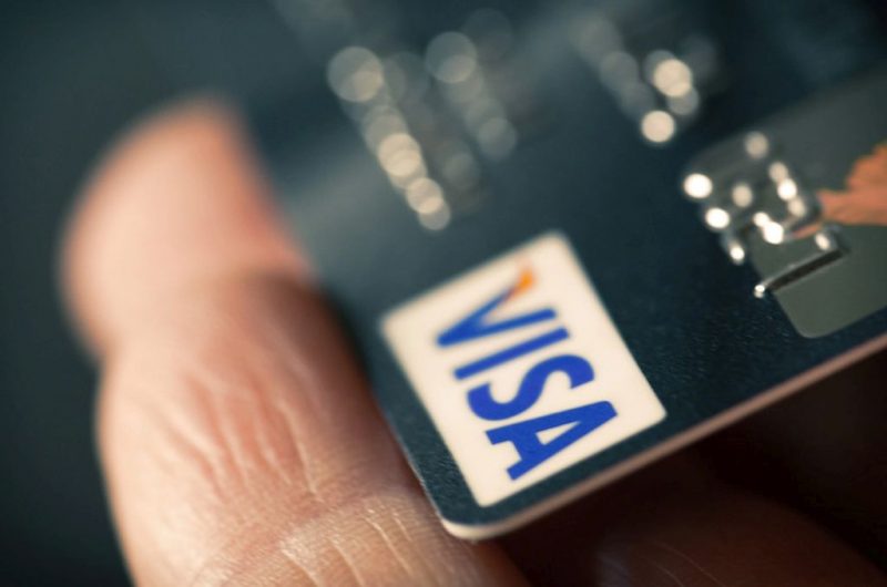 Visa призупиняє міжбанківську комісію для внутрішніх транзакцій у магазинах України