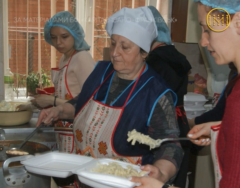 Благодійна їдальня Карітас Івано-Франківськ годує переселенців