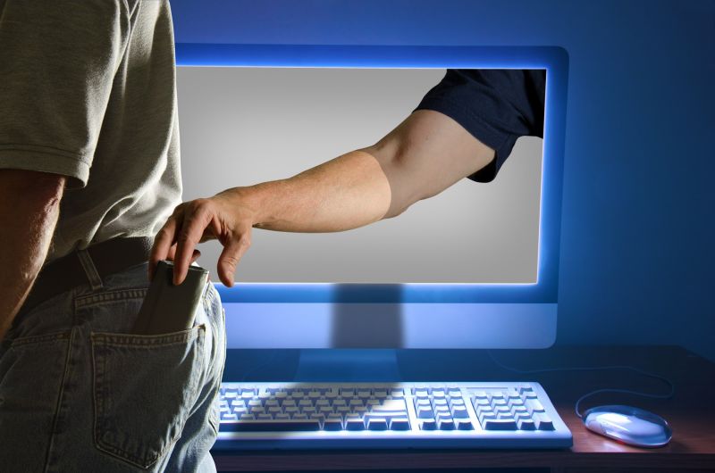 Шахрайство в інтернеті: як «державні» сайти крадуть гроші