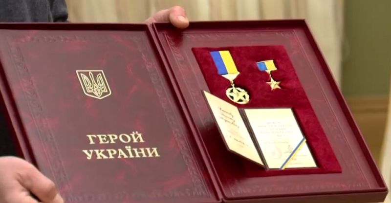 Герої України, кавалери орденів та їхні родини отримають щомісячну доплату