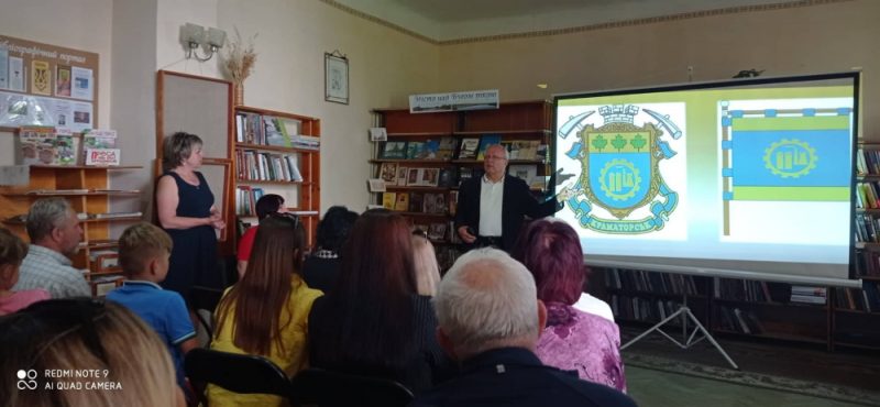 Переселенець з Краматорська презентував на Львівщині свою книгу про історію рідного міста