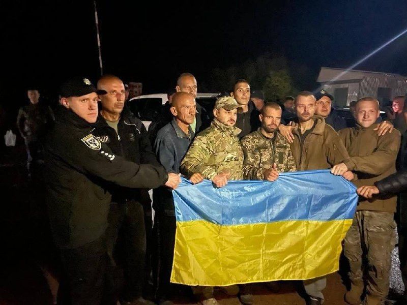 215 українських героїв звільнено з полону: деталі