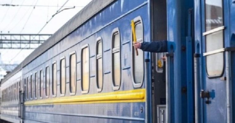 Укрзалізниця змінила маршрут приміського поїзда, який прямує з Донеччини