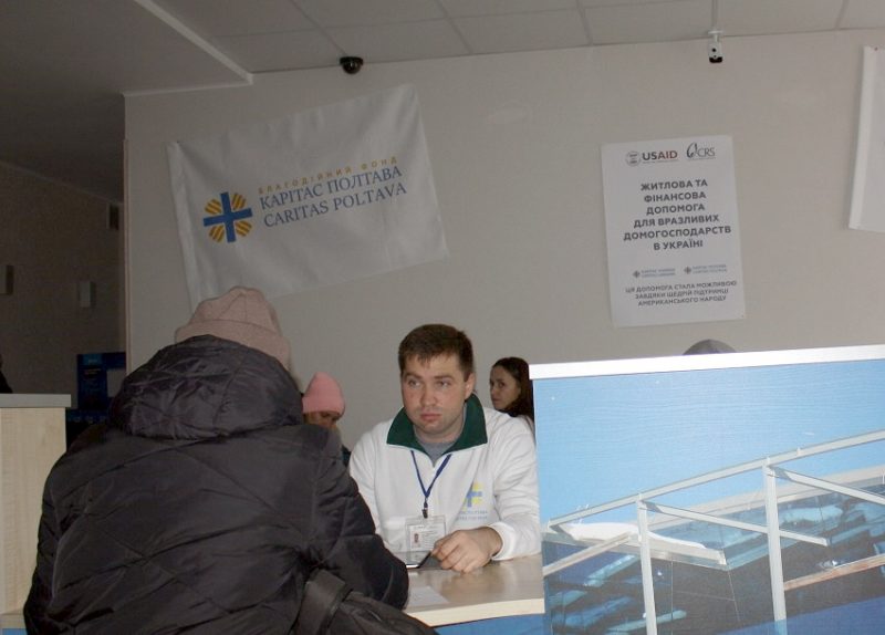 Карітас Полтава допомагає переселенцям пережити зиму та підтримує фінансово