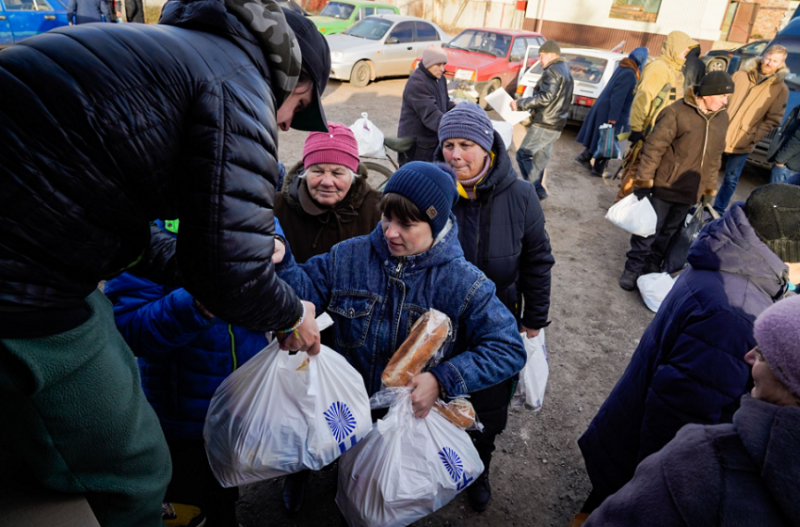 Мешканці прифронтової Донеччини отримали допомогу від благодійної організації Future for Ukraine  