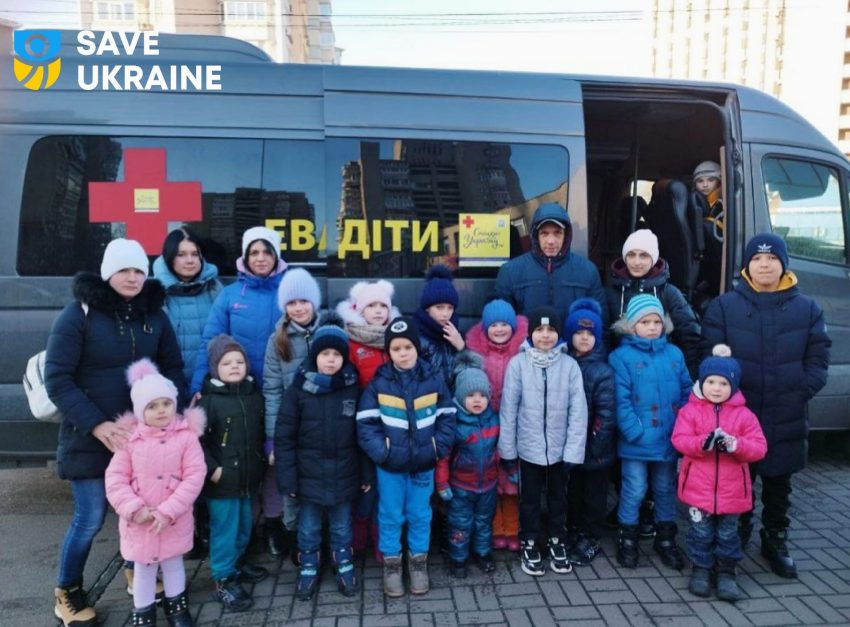 Благодійний фонд «Спасемо Україну» вивозить людей з гарячих точок та надає прихисток у безпечних місцях