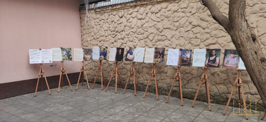 Виставка портретів «Втрачений дім» у Чернівцях