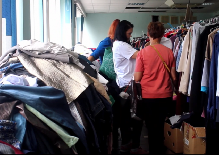 Видача одягу у Гуманітарному центрі «Територія успіху»