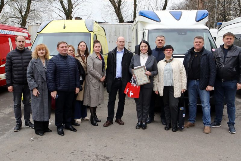 Карети швидкої допомоги передали від Швейцарії для лікарень Донеччини та Харківщини