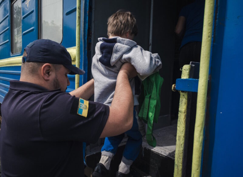 Мешканців Донеччини евакуюють до Житомирської області