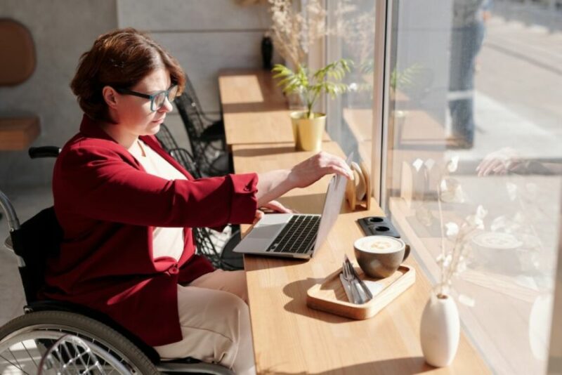 В Україні запустили портал із пошуку роботи для людей з інвалідністю
