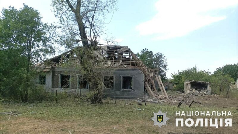 15 людей поранили окупанти на Донеччині: ворог атакував житлові сектори міст області