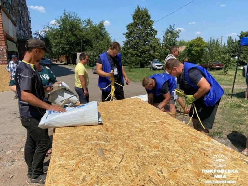 У Покровську над ліквідацією наслідків обстрілів працюють 8 ремонтних бригад