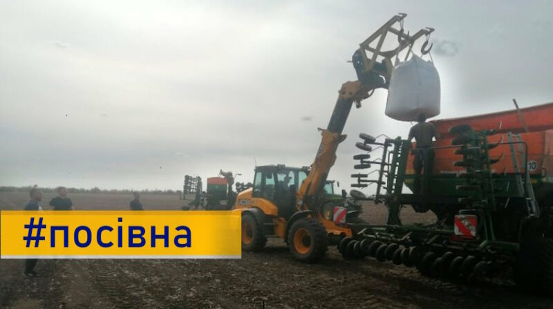 На прифронтовій Донеччині триває посівна озимих культур під урожай 2025 року