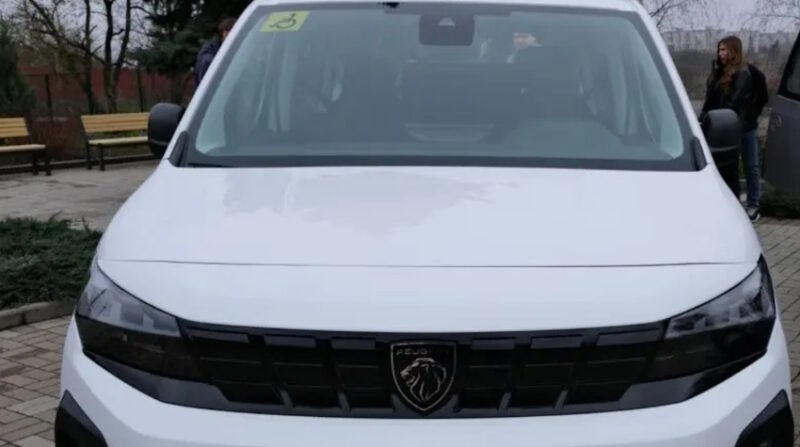 Автомобілі для мобільних бригад соціально-психологічної допомоги отримали громади Донеччини