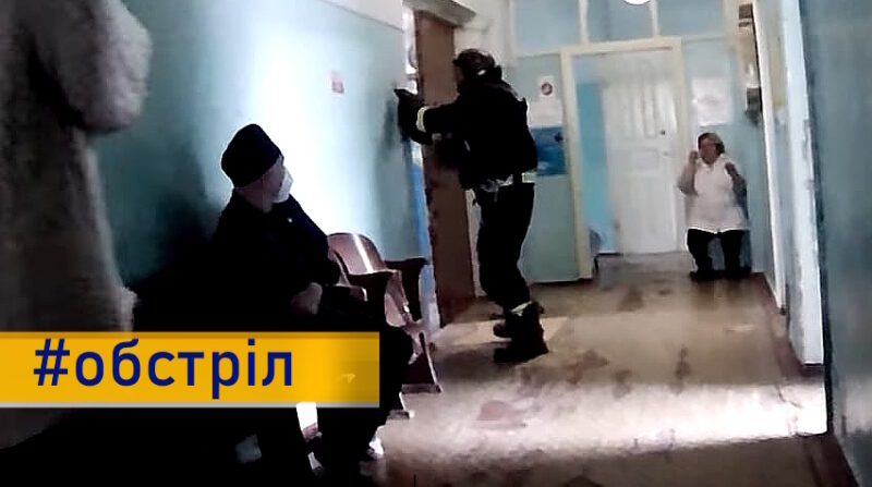 Момент влучання російських дронів у Костянтинівську лікарню показали поліцейські Донеччини (ВІДЕО)
