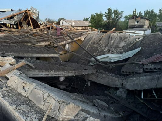 За добу — 55 обстрілів Донеччини: поранені мирні жителі, пошкоджено десятки будівель, триває евакуація дітей