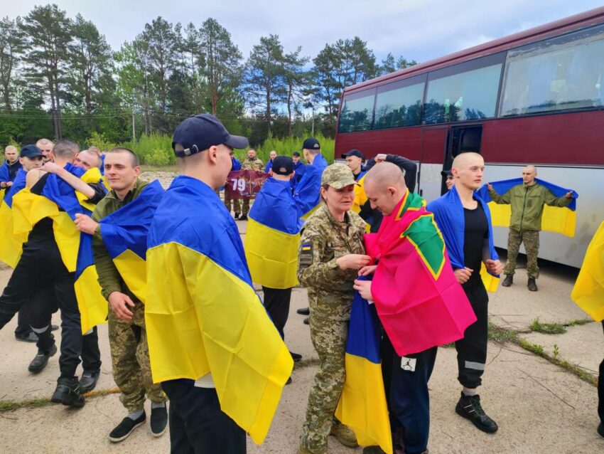 Україна повернула з полону 205 захисників: серед звільнених — оборонці Маріуполя і всієї лінії фронту