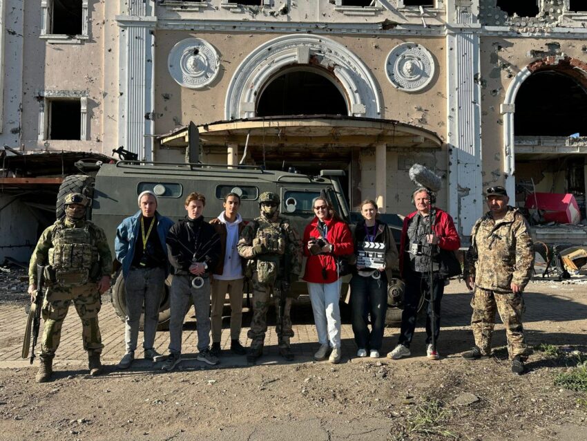 Росія зняла черговий пропагандистський серіал у зруйнованих Мариуполі та Авдіївці