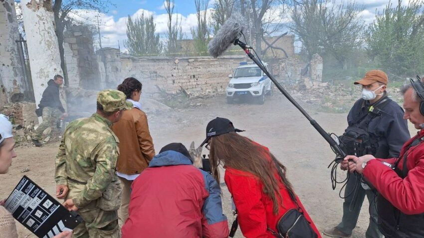 Росія зняла черговий пропагандистський серіал у зруйнованих Мариуполі та Авдіївці