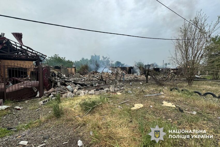 Російські обстріли на Донеччині: 1 загиблий, 12 поранених, понад 2 700 атак за добу