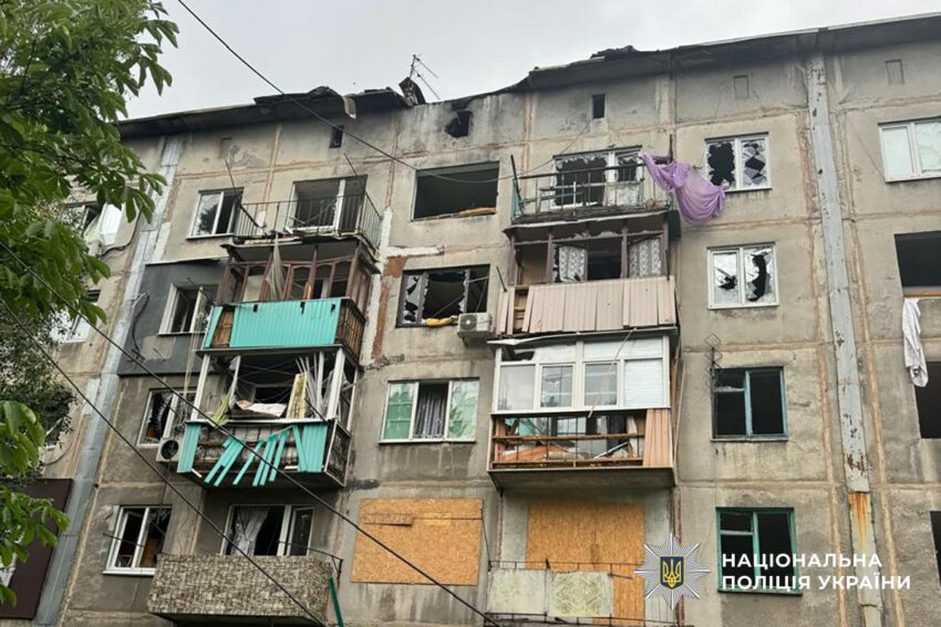 Російські обстріли на Донеччині: 1 загиблий, 12 поранених, понад 2 700 атак за добу