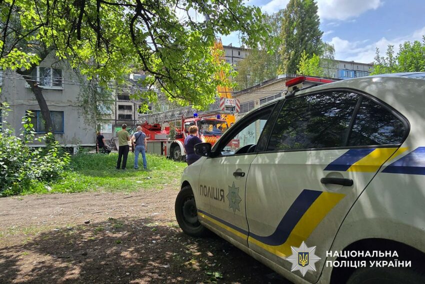 Нічна атака РФ на Білозерське: постраждали жінка та дитина, тривають рятувальні роботи