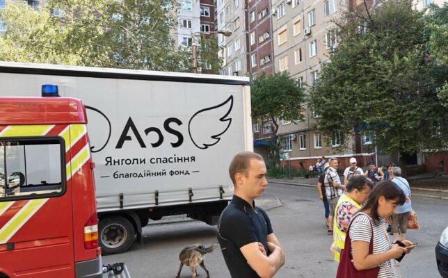 Набори для ремонту: у Краматорську людям видали гуманітарну допомогу