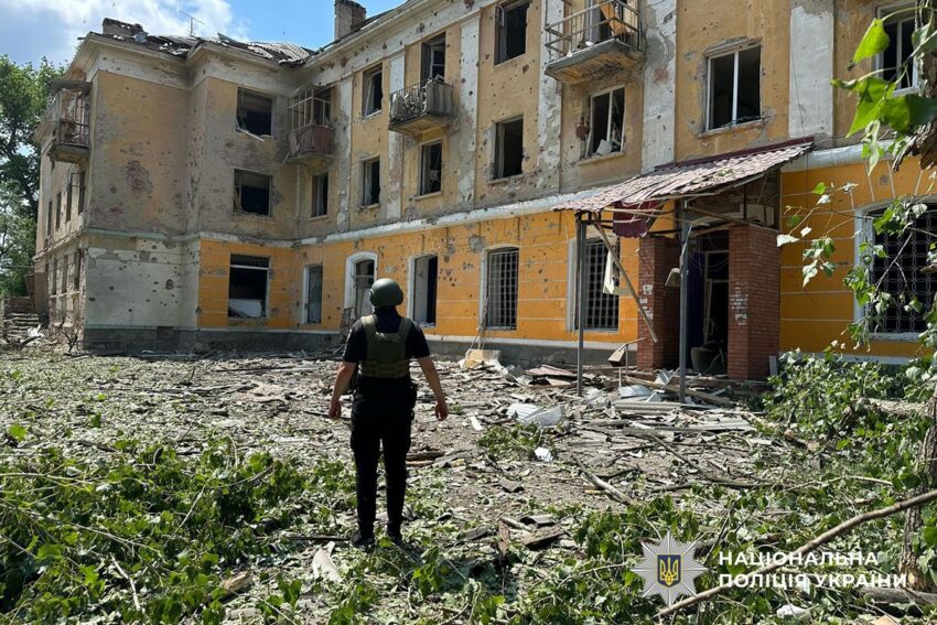 Окупанти вбили мирних людей на Донеччини: ворог обстріляв населені пункти
