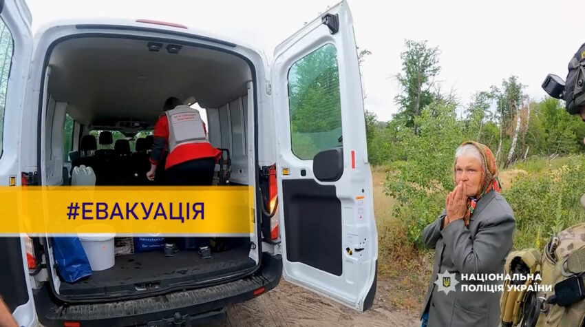 Під обстрілами «Білі янголи» евакуювали 8 мешканців Лиманської громади