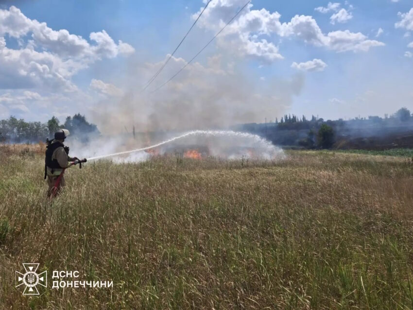 Через ворожі обстріли на Донеччині сталися три лісові пожежі (фото)