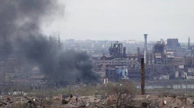 В окупованому Маріуполі після знищення усіх меткомбінатів росіяни планують професійне свято