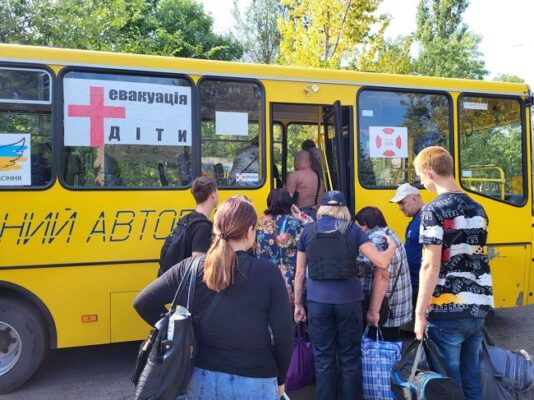 Розпочато примусову евакуацію родин з дітьми з Добропільської та Криворізької громад