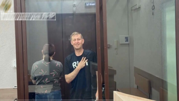 У Новоайдарі окупанти засудили сім’ю Рижкових за підтримку ЗСУ: 18 і 16 років тюрми, арешт сина (відео)