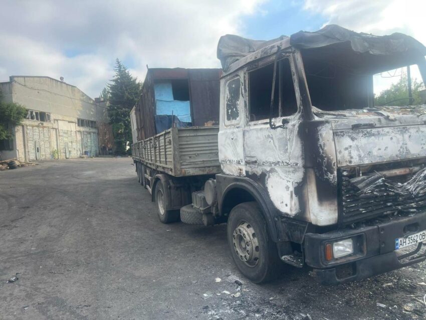Влучили у будинок та вантажівку: ворог атакував Костянтинівку