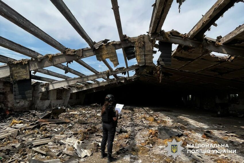 На Донеччині внаслідок обстрілів росіяни пошкодили газогін, соціальні заклади та будинки (фото)