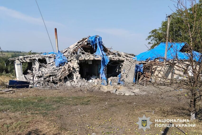 На Донеччині внаслідок обстрілів росіяни пошкодили газогін, соціальні заклади та будинки (фото)
