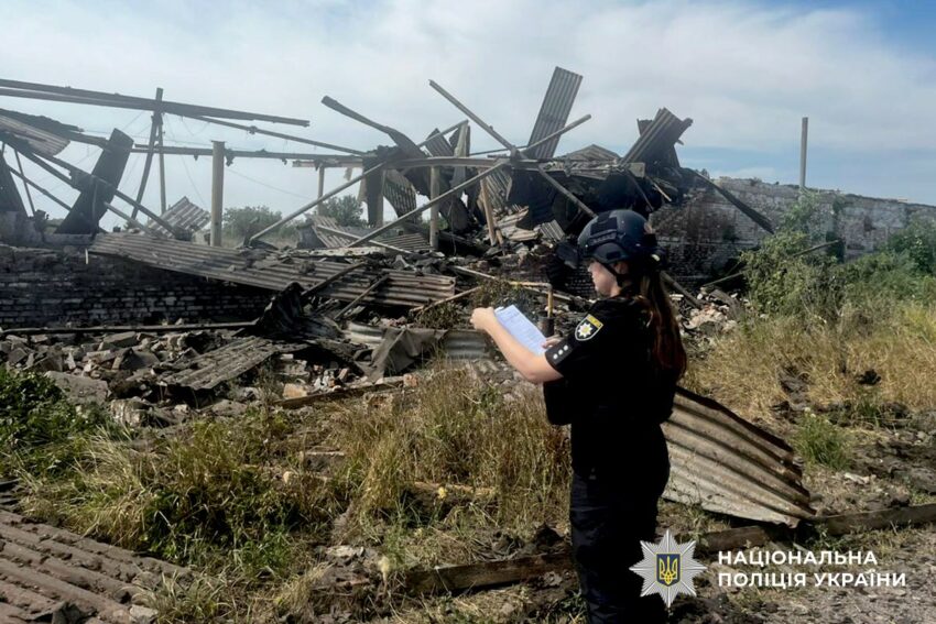 На Донеччині внаслідок обстрілів росіяни пошкодили газогін, соціальні заклади та будинки (фото)
