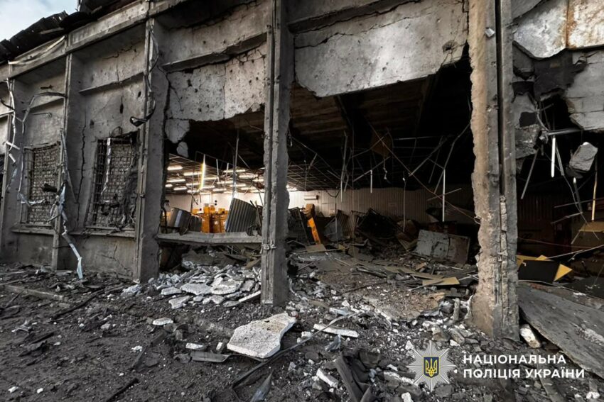 Пошкоджені будинки та автомобілі: на Донеччині росіяни обстріляли 12 населених пунктів (фото)