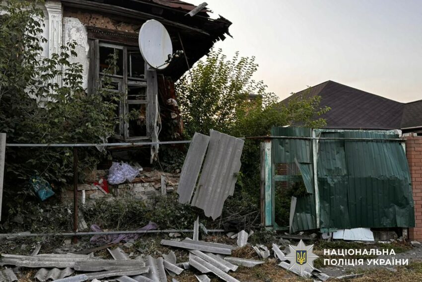 Пошкоджені будинки та автомобілі: на Донеччині росіяни обстріляли 12 населених пунктів (фото)