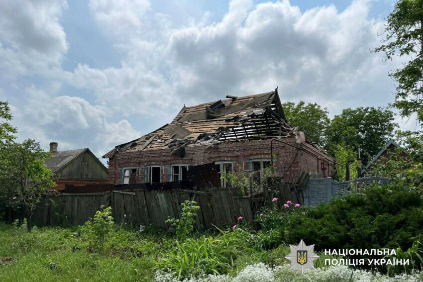 Пошкоджені будинки та автомобілі: на Донеччині росіяни обстріляли 12 населених пунктів (фото)