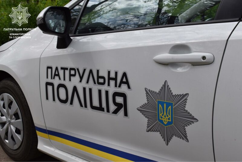 У Слов’янську правоохоронці виявили у чоловіка, ймовірно, наркотики (фото)