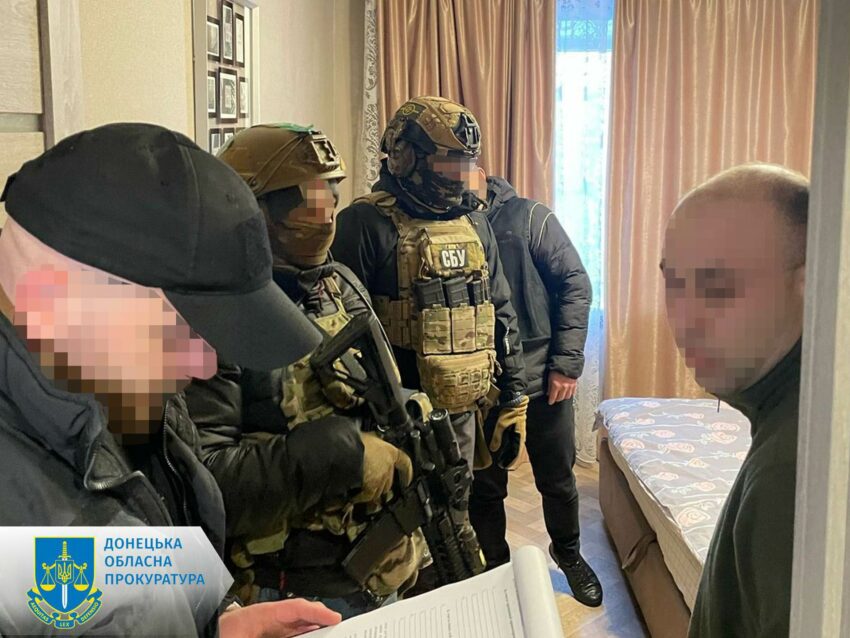 Поліцейські з Донеччини обіцяли жінці умовний термін замість ув’язнення за 100 тисяч гривень